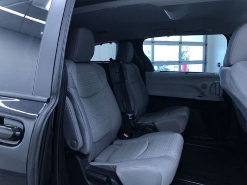 Used 2026 Toyota Sienna LE FWD image 21