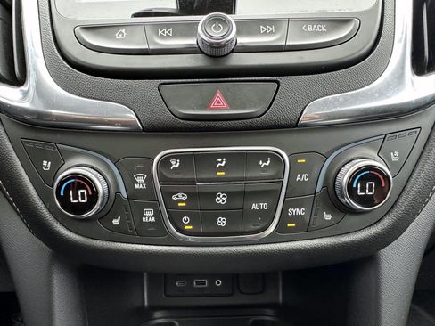 Used 2021 Chevrolet Equinox Premier AWD/4WD image 24