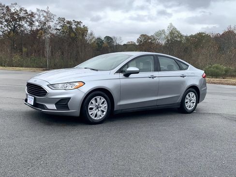 Used 2020 Ford Fusion S image 3