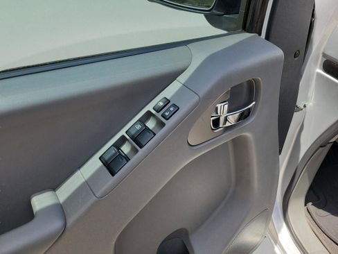 Used 2017 Nissan Frontier SV w/ SV Value Truck Package RWD image 15