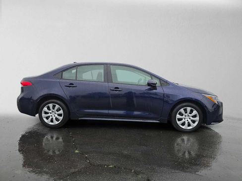 Used 2025 Toyota Corolla LE FWD image 2