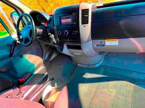 Used 2014 Freightliner Sprinter 3500 image 12