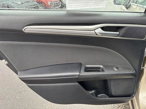 Used 2019 Ford Fusion SE image 11