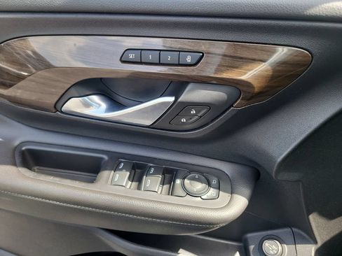 Used 2020 GMC Terrain Denali w/ Denali Premium Package FWD image 14