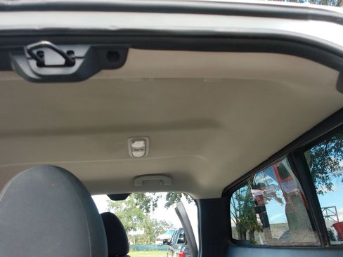Used 2018 Nissan Titan SV AWD/4WD image 33