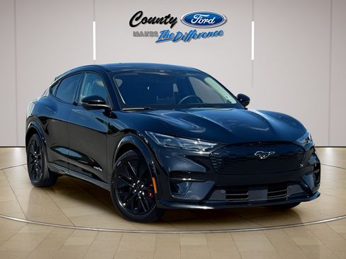 Certified 2025 Ford Mustang Mach-E Premium w/ Sport Appearance Package AWD/4WD image 1