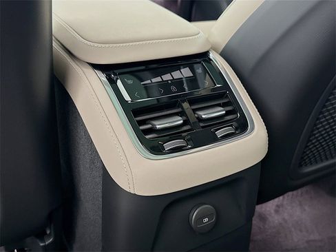 New 2026 Volvo XC90 T8 Plus w/ Protection Package Premier image 27