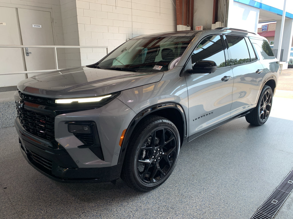 New 2026 Chevrolet Traverse RS w/ LPO, Floor Liner Package FWD image 4
