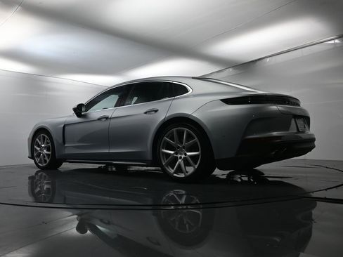 Used 2024 Porsche Panamera 4 image 45