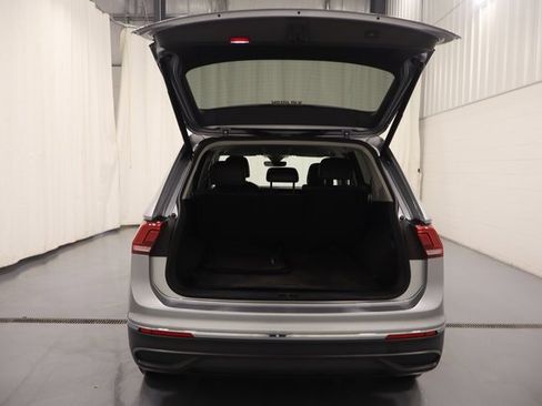 Used 2024 Volkswagen Tiguan SE image 18