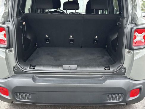 Used 2021 Jeep Renegade Latitude FWD image 8