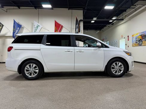 Used 2016 Kia Sedona LX FWD image 8