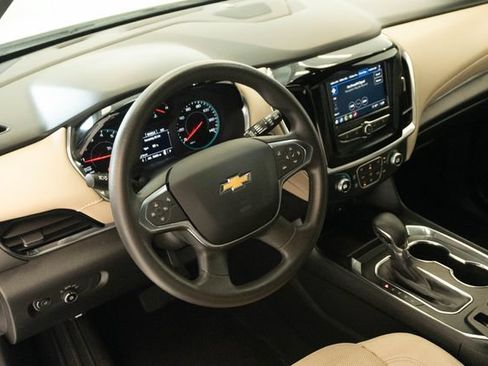 Used 2023 Chevrolet Traverse LS FWD image 3