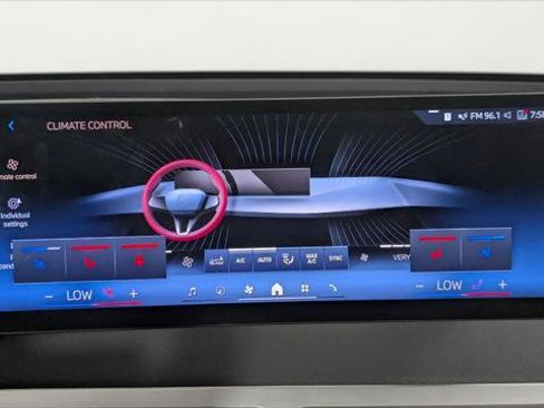 Used 2024 BMW iX xDrive50 w/ Luxury Package AWD/4WD image 25