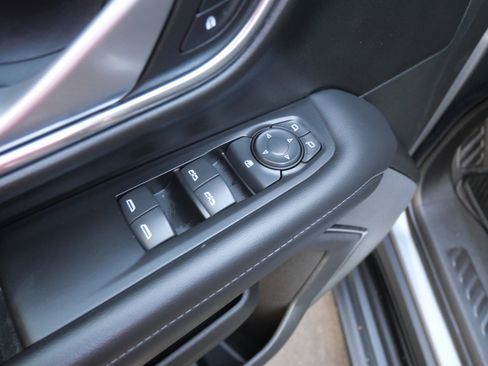 Used 2022 GMC Yukon XL SLE image 19