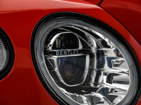 Used 2019 Bentley Bentayga image 29