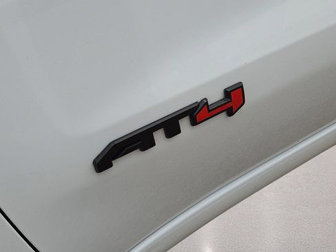 Used 2024 GMC Sierra 1500 AT4 w/ Technology Package AWD/4WD image 13