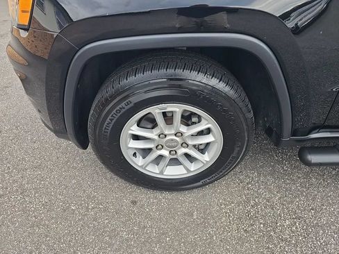 Used 2019 Jeep Grand Cherokee Laredo AWD/4WD image 10