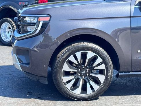 Used 2025 Ford Expedition Max Platinum w/ Driver's Package AWD/4WD image 36