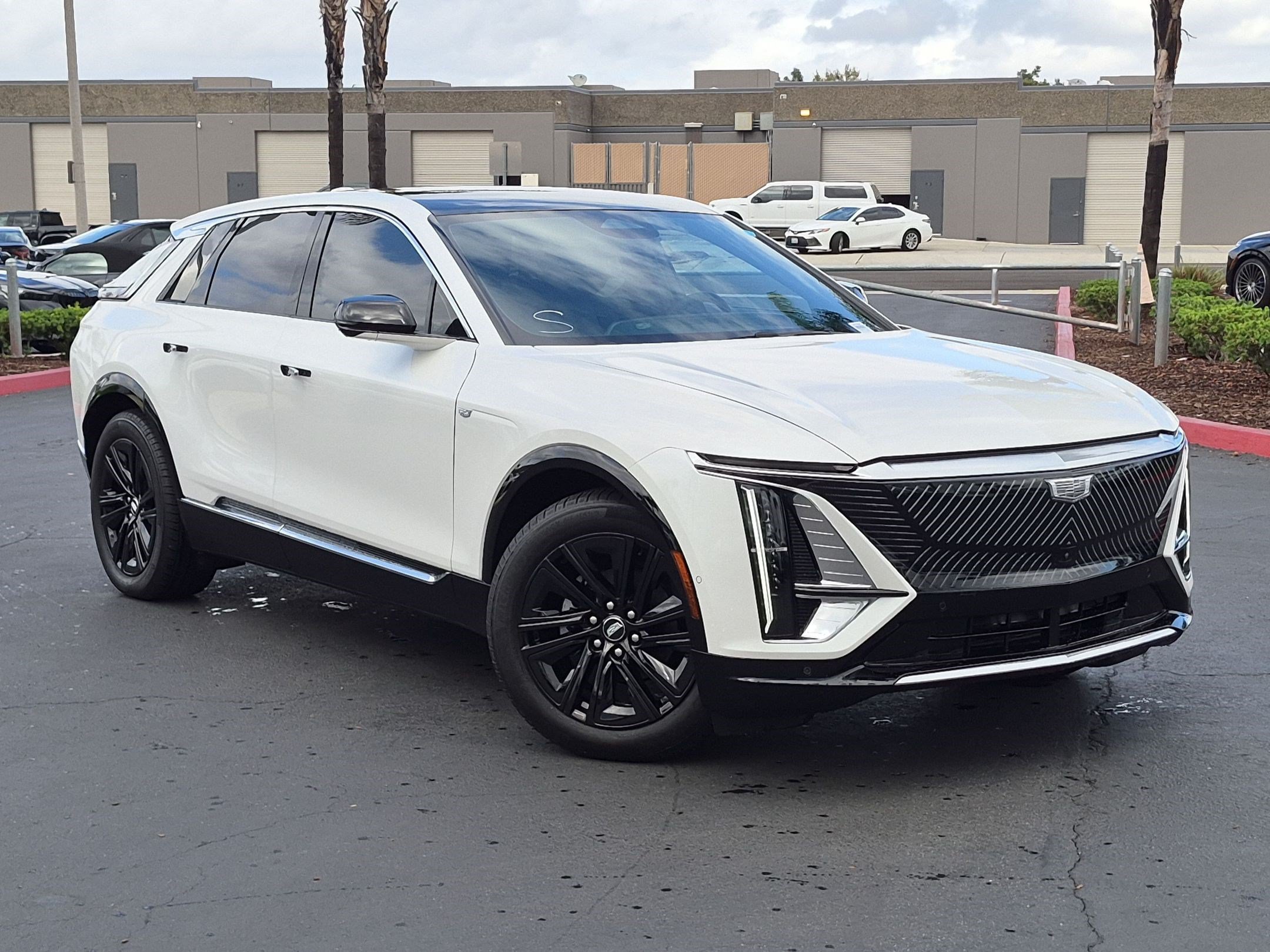 Used 2024 Cadillac Lyriq Tech w/ Driver Assist Package AWD/4WD image 2