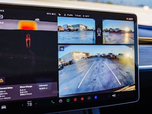 Used 2024 Tesla Model Y Performance image 25