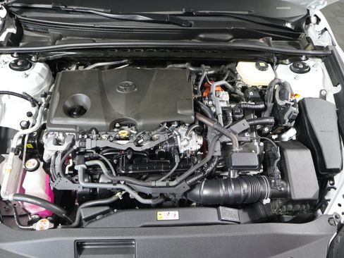 Used 2025 Toyota Camry SE w/ Convenience Package FWD image 13