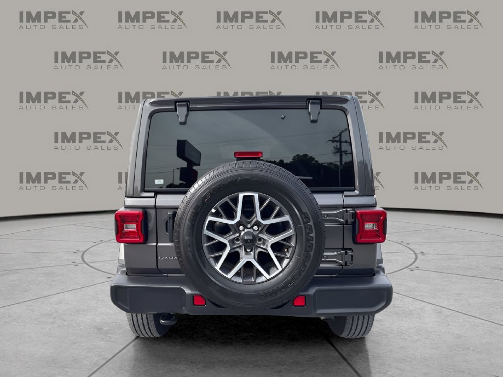 Used 2026 Jeep Wrangler Unlimited Sahara AWD/4WD image 4
