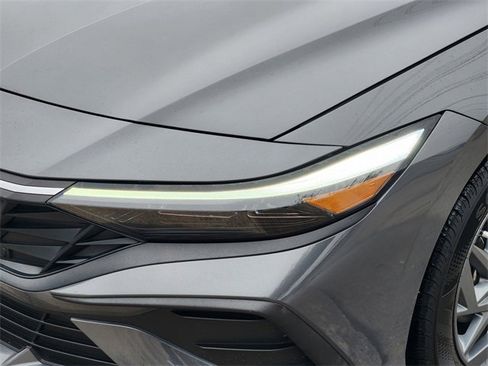 Used 2024 Hyundai Elantra Blue image 9