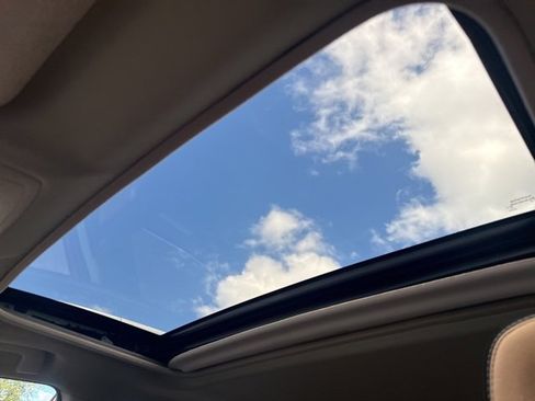 Used 2016 Toyota RAV4 XLE image 16