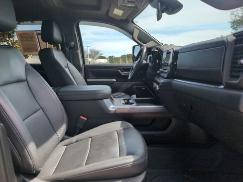 Used 2024 GMC Sierra 2500 SLT w/ SLT Premium Package image 31