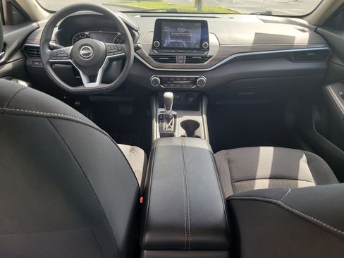 Used 2025 Nissan Altima 2.5 SV FWD image 26