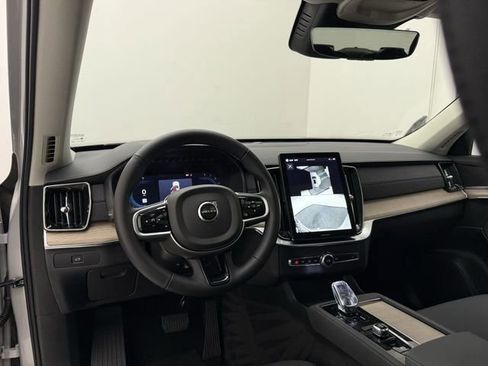 Certified 2025 Volvo XC90 B6 Plus image 22