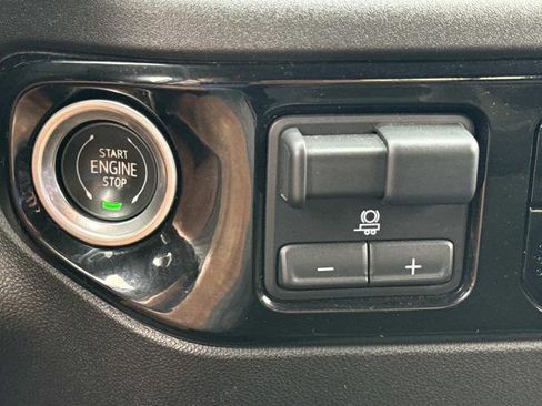 Used 2023 GMC Sierra 1500 Elevation image 25