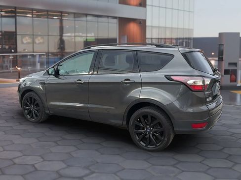 Used 2017 Ford Escape SE w/ Equipment Group 201A image 3