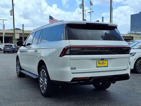 New 2026 Lincoln Navigator L Premier AWD/4WD image 6