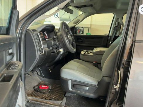 Used 2018 RAM 2500 Tradesman w/ Chrome Appearance Group image 9