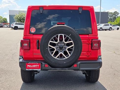Used 2025 Jeep Wrangler Unlimited Sahara AWD/4WD image 7