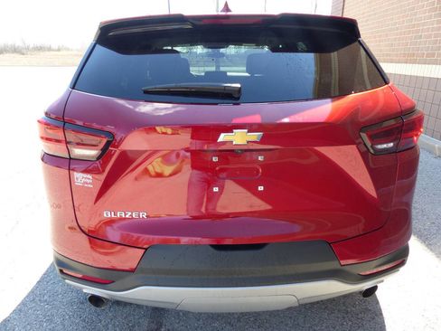 Used 2025 Chevrolet Blazer LT FWD image 9