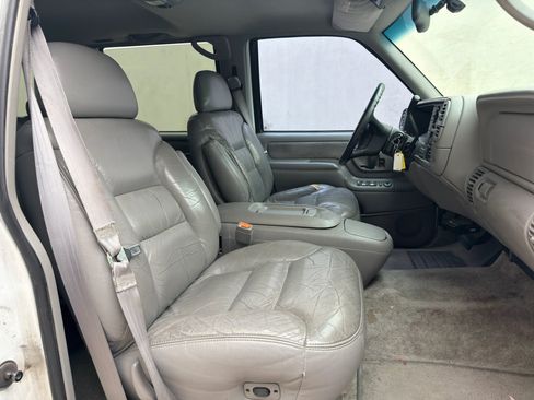 Used 1999 Chevrolet Suburban 4WD w/ Preferred Equipment Group 3 image 17
