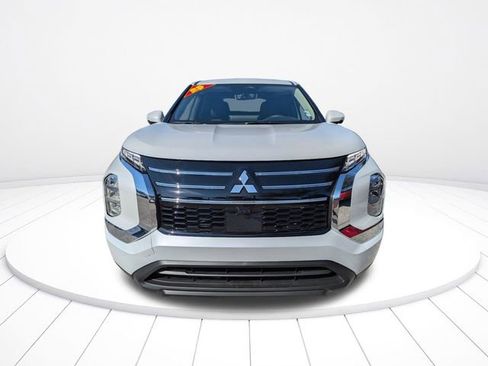 New 2025 Mitsubishi Outlander ES image 9