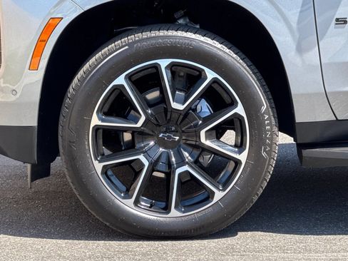 Certified 2026 Chevrolet Suburban RST RWD image 28