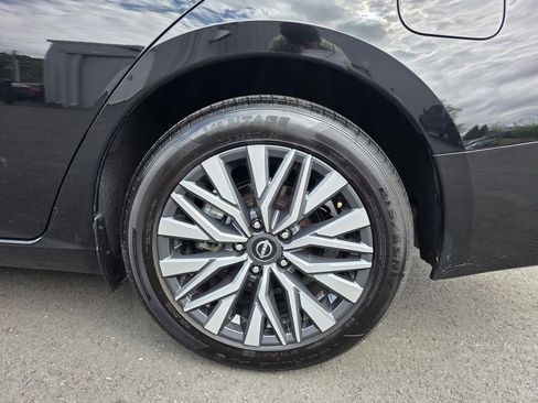 Used 2024 Nissan Altima 2.5 SV AWD/4WD image 10