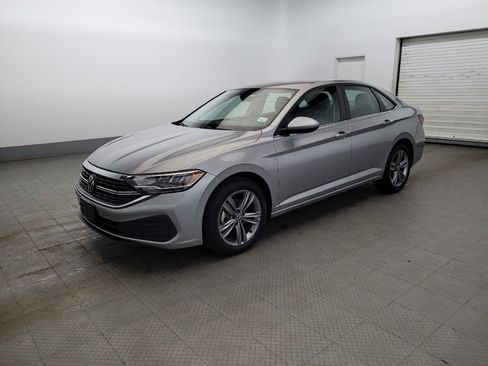 Used 2024 Volkswagen Jetta SE FWD image 2