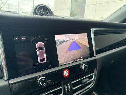 Certified 2024 Porsche Macan S image 12