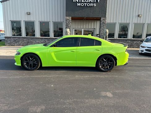 Used 2023 Dodge Charger SXT w/ Blacktop Package RWD image 2