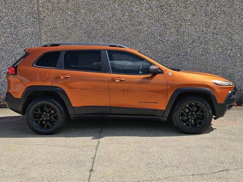Used 2015 Jeep Cherokee Trailhawk image 2