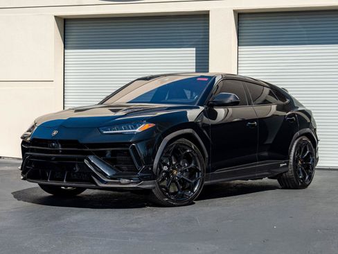 Used 2024 Lamborghini Urus Performante AWD/4WD image 3