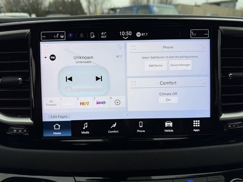 Used 2024 Chrysler Pacifica Touring-L image 14