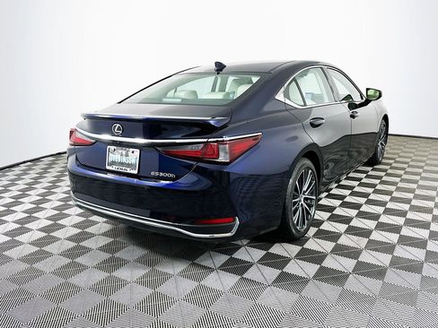 Used 2025 Lexus ES 300h w/ Premium Package image 7