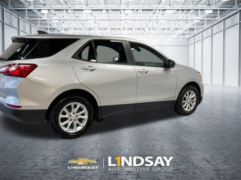 Used 2020 Chevrolet Equinox LS w/ LS Convenience Package FWD image 8